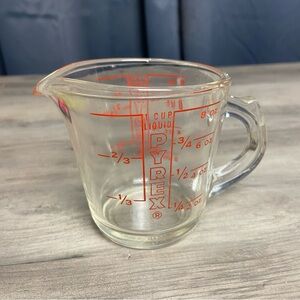 Vintage PYREX D HANDLE 1 CUP GLASS MEASURER VERTICAL RED LETTERING